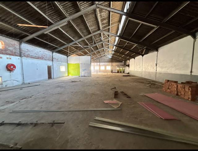 565M² WAREHOUSE TO LET IN EPPING INDUSTRIAL